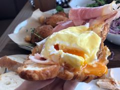 -ROAST coffee & eatery