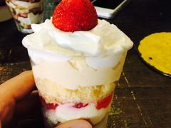 -莓园冰淇淋店