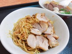 -松树干拌面店