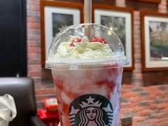 草莓星冰乐轻乳酪-星巴克(东莞常平富盈广场店)