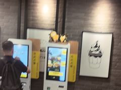 -麦当劳(上海虹桥站30B检票口楼上)