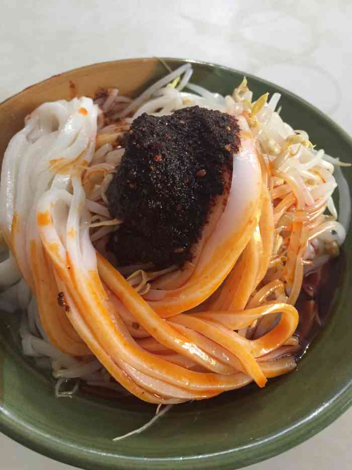 打分 从特别小时的时候就被带着吃的一家米皮 这么多年了 吃的是情怀