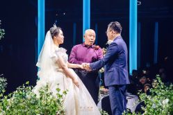 点击看大图 -GRACE KELLY婚纱与礼服(北京店)