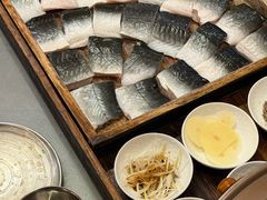 -围炉肉舍•炭烤活鳗•丹东海鲜烤肉(步行街店)