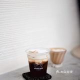 「下雨前的云。」