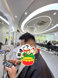 -MOVAN  HAIR莫凡匠人发型屋