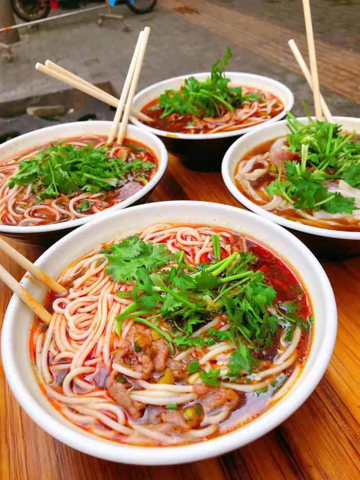 明静生烫牛肉面馆(前进二路总店)-"生汤特别嫩点的三合一牛肉,牛腰子