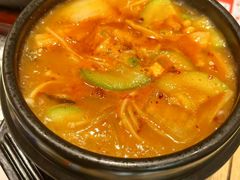 石锅大酱汤-鑫日千里马朝鲜族小馆(总店)