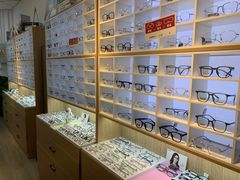 -天空之镜眼镜店蔡司依视路配镜授权零售店(望京颐堤港店)