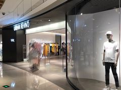 -URBAN REVIVO(高德置地广场·春广场店)