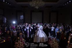 -NaNa婚纱礼服馆