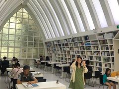 -钟书阁(松江泰晤士小镇店)