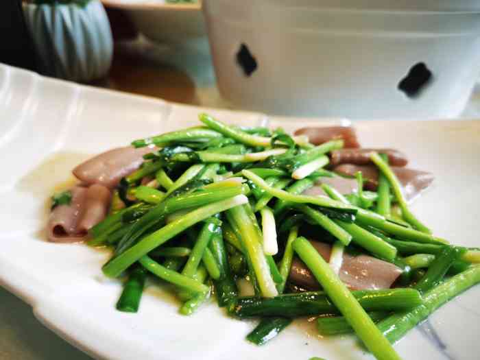 请朋友到泰合鲜就餐服务很及时1肥美2头净水生蚝皮薄肉肥的薄皮红岛