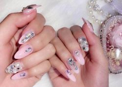 -艾妃罗高科美肤美甲美睫健康管理