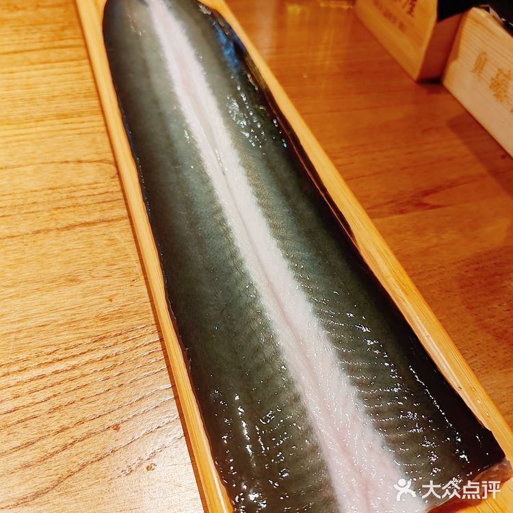 韩国街的魅力，炭烤鳗鱼和活章鱼的绝美之味