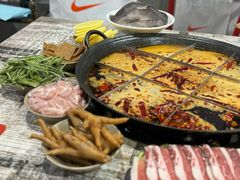 -渝嘴小老弟老火锅(华新村店)