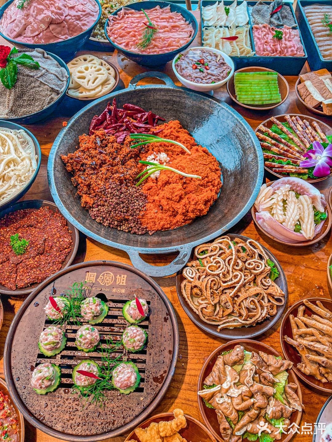 重庆探店 | 珮姐老火锅X昂科威S联名太🉑啦‼️

