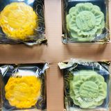 没啥特色就像在吃绿豆糕,写着是流心奶黄月饼