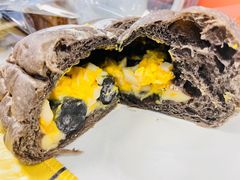 快雪时晴墨鱼肠调理鸡蛋软欧面包-风车面包