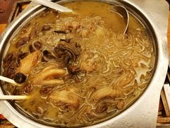 小鸡蘑菇炖粉条-白天鹅家宴·东北菜