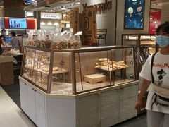 面包甜点陈列柜-山崎面包(静安久光店)