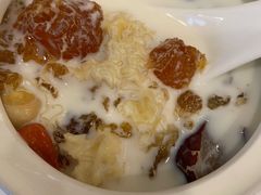 冰糖雪耳桃胶奶-广信牛奶甜品世家(台东店)