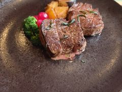 菲肋牛排坚果沙拉-安妮意大利餐厅(丽都店)