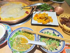 -洱火云南酸菜牛肉火锅(石景山当代商城店)