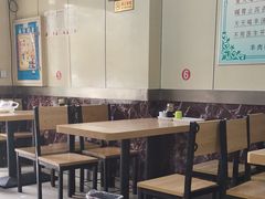 大堂-明记汤揪片子炒面(红山市场特色美食街店)