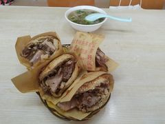 -洪峰浩老北京烧饼夹肉(角门路店)