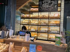 面包甜点陈列柜-Common Table · Brunch & Coffee