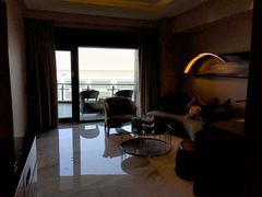 -上海滴水湖皇冠假日酒店