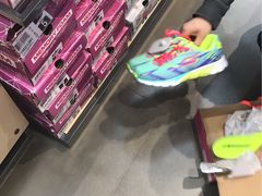 -SKECHERS 斯凯奇(上海国际时尚中心店)