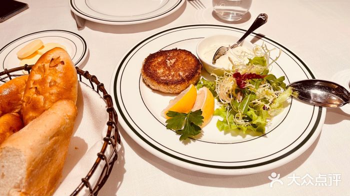 Wolfgang’s Steakhouse 沃夫冈牛排馆(上海白玉兰广场店)招牌蟹肉饼图片
