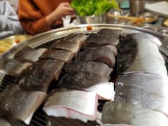 -围炉肉舍•炭烤活鳗•丹东海鲜烤肉(步行街店)