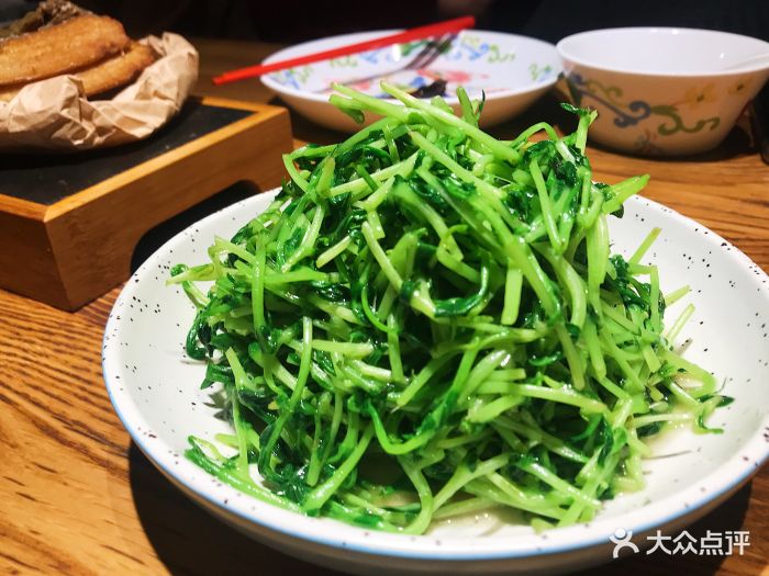 老头儿油爆虾(巴黎春天淮海店)-酒香炒豆苗-菜-酒香炒豆苗图片-上海美