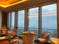 靠窗位-云端西餐厅(南宁龙光那莲豪华精选酒店)