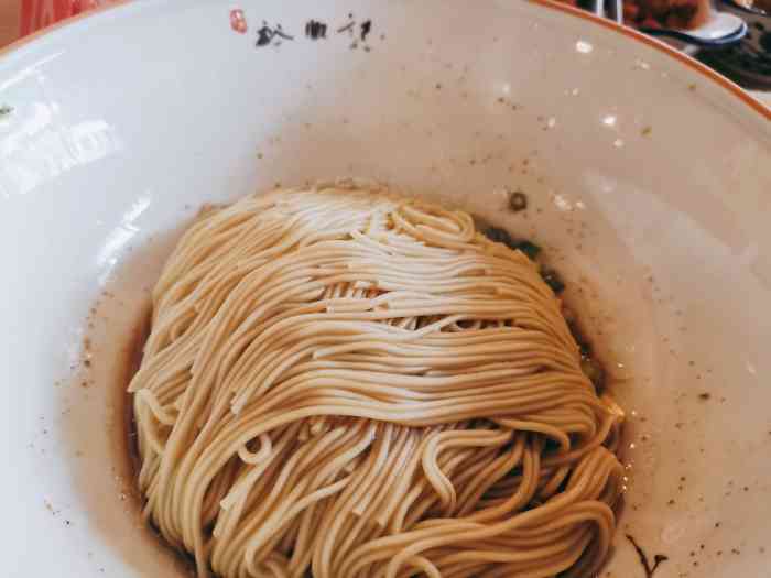 裕兴记面馆(南京西路店)-"跟小姐妹们心心念念的当季蟹黄面拖了许久,.