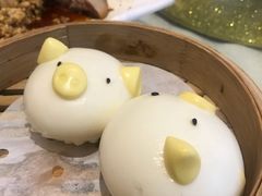 猪仔流沙包-万山楼海鲜酒家·二十三年老字号
