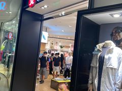 -lululemon(上海浦东IFC店)