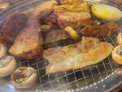 -叽叽扎扎烤肉场(生态城万达店)