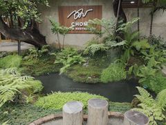 -Chom Cafe and Restaurant