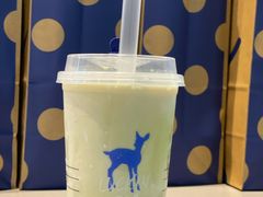 小陨石抹茶厚乳-瑞幸咖啡(蔚蓝国际店)