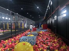 -嘿哟动霸CHUA·新潮玩运动娱乐中心·蹦床滑冰团建乐园