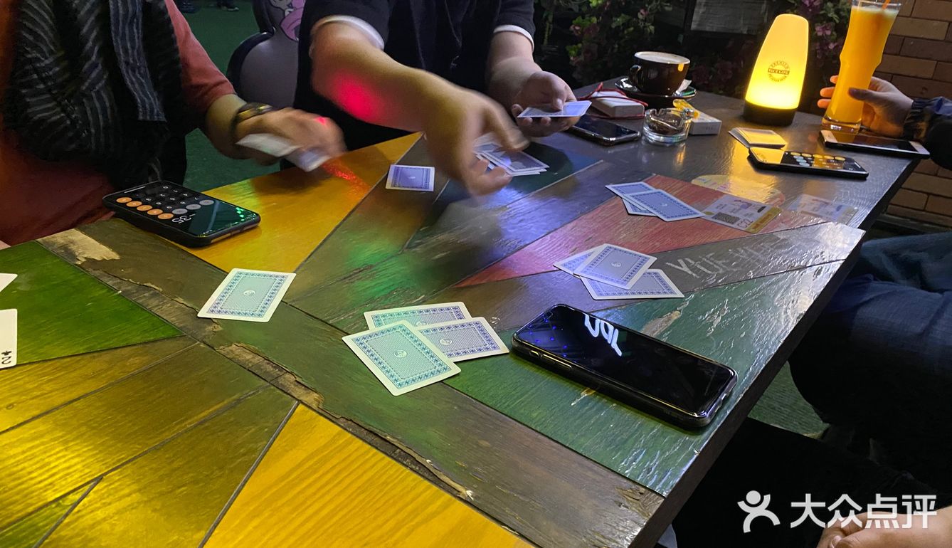 老板很好说话 没有低消 点了坐在外围