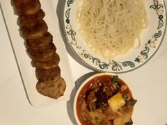 -沙枣树辣子鸡•新疆家常菜(喀什西路店)