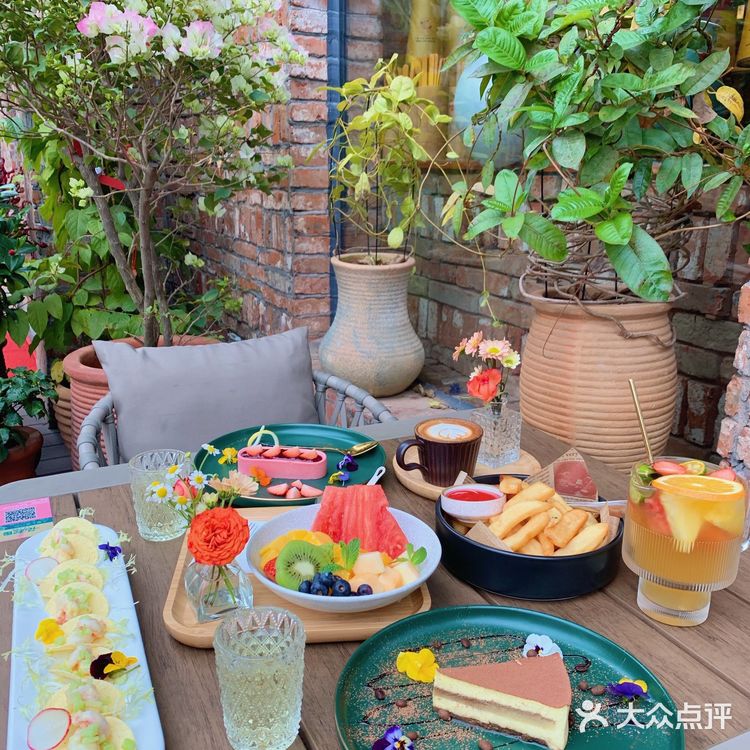 深圳首家氛围感超赞的中世纪古堡鲜花餐厅