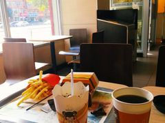 -麦当劳(展览馆店)