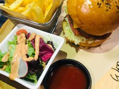 牛肉培根汉堡-遇见西木美式餐厅(体育路店)
