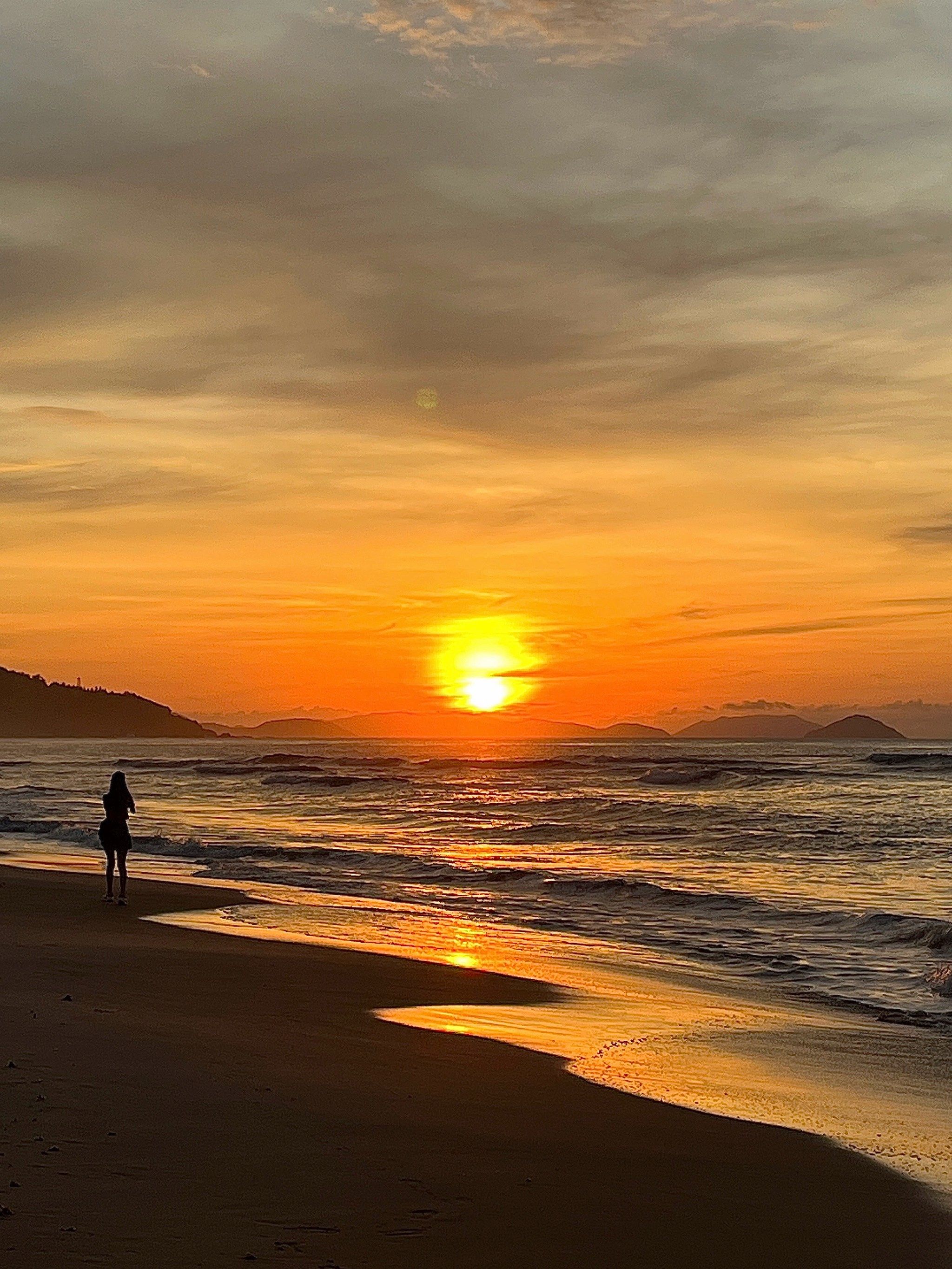来海边拍日落和吃美食